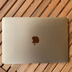 SOLD | MacBook 12” 256GB Dual-Core Intel Core m3